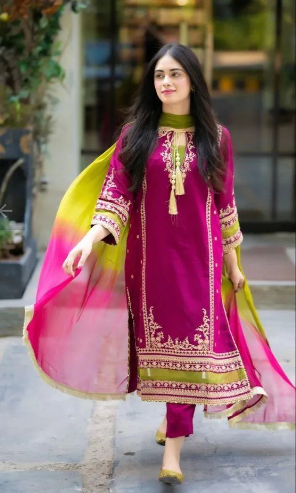 Pink Embroidered Lawn 3Pcs Women Suit with Dupatta